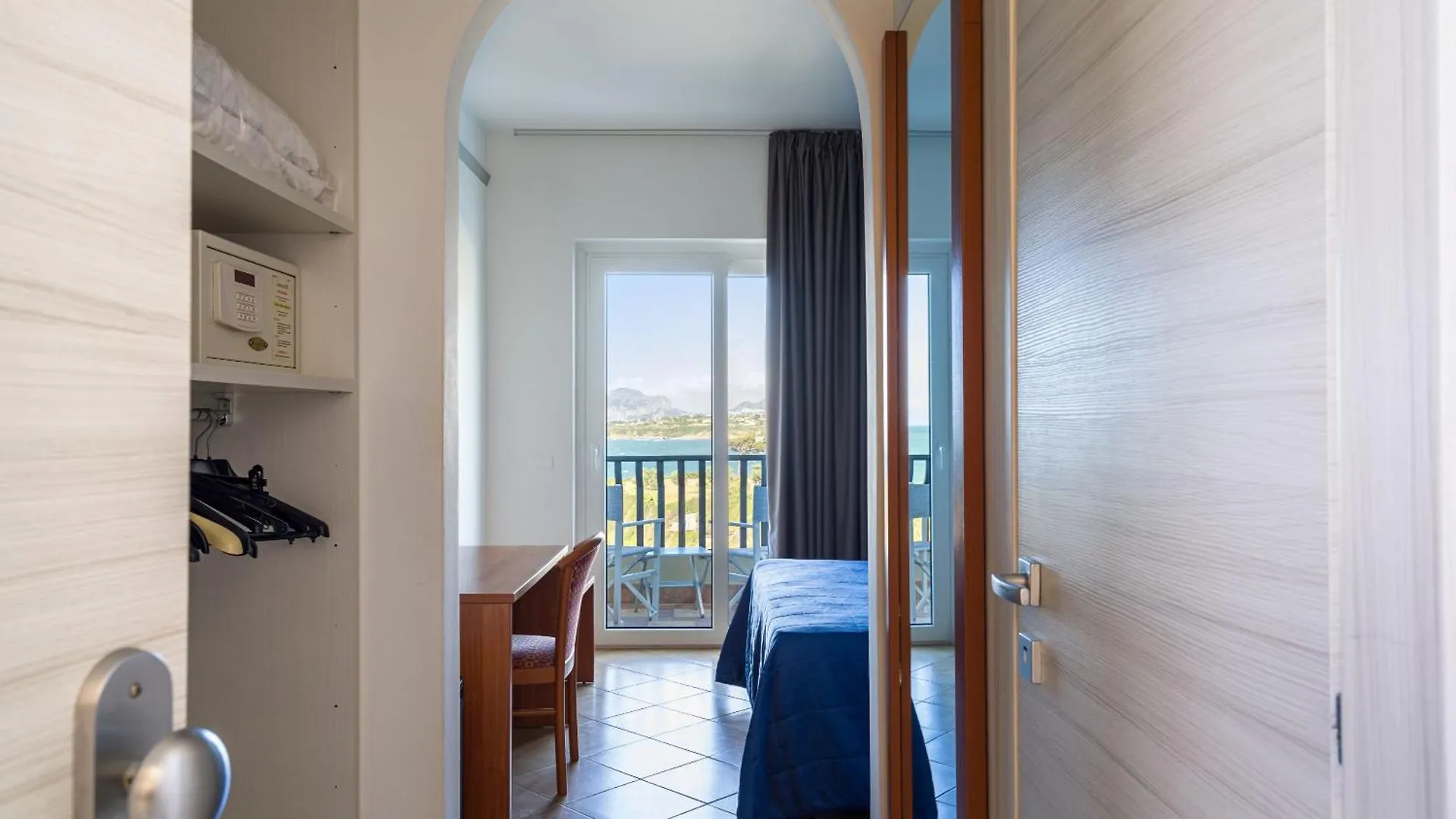 Carlton Hotel Riviera Cefalu 4*,  Italy